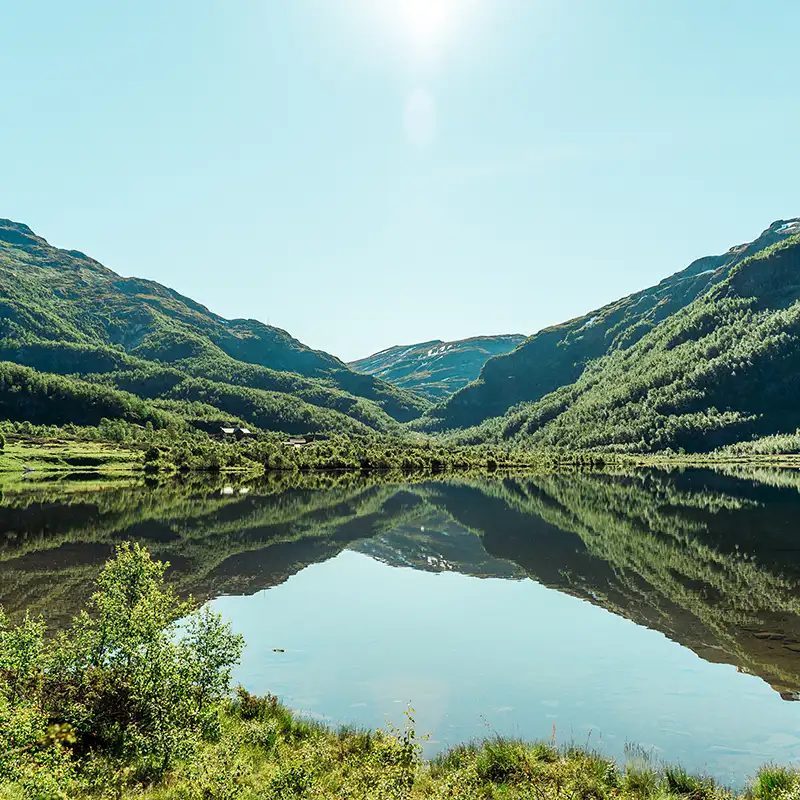 Fottur ned den vakre Aurlandsdalen