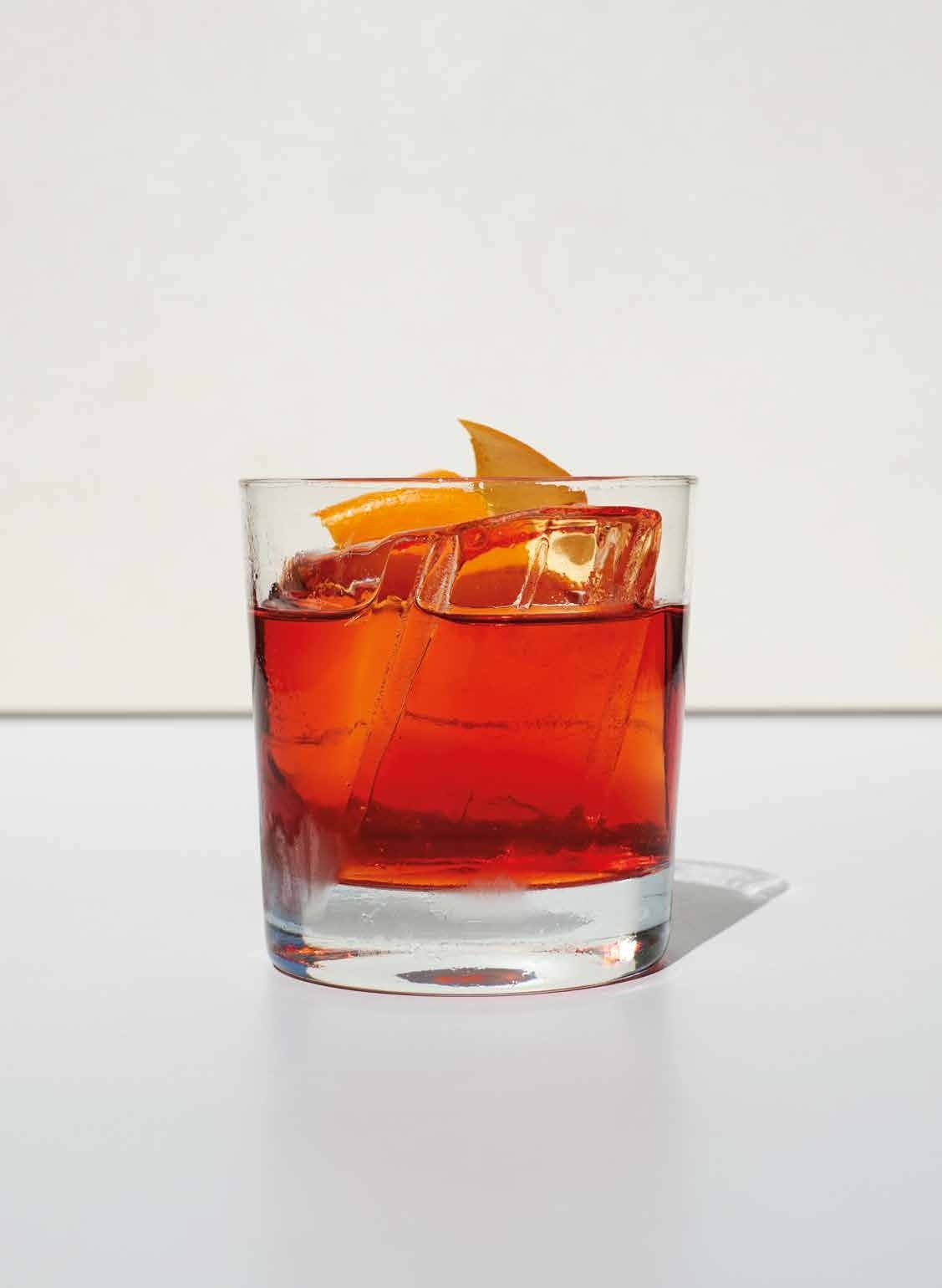 Cocktail mit Orangenschale im Schöllmanns in Offenburg