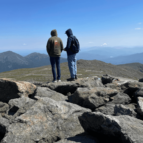 man in black crew neck shirt