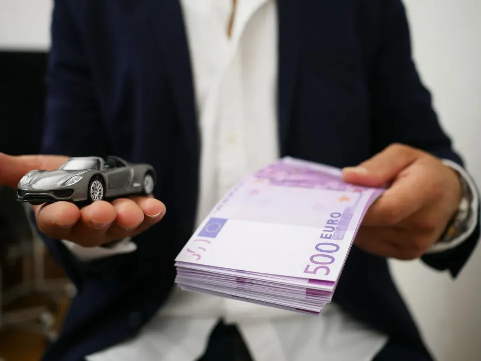 Car with stack of 500 euro banknotes