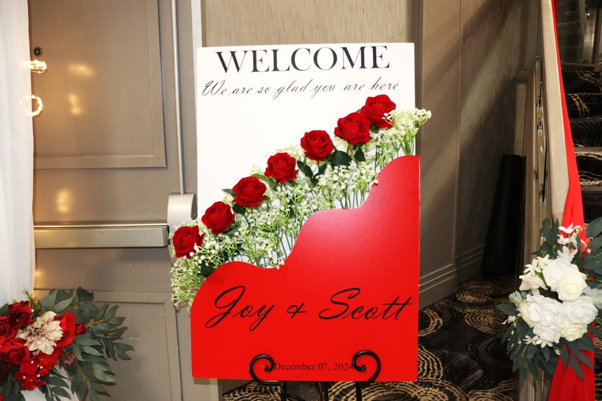 White-red flowers weddings