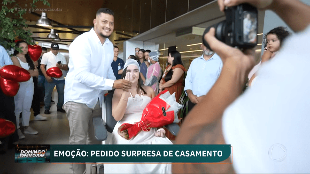 Paciente do Hospital Santa Lúcia Norte (HSLN) internada após AVC é surpreendida com pedido de casamento no hospital