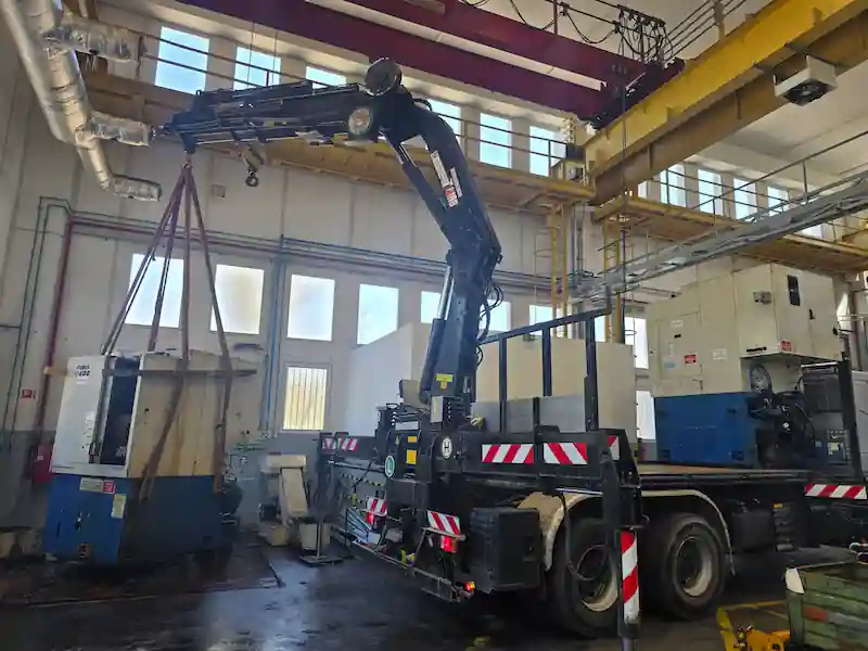 Beltérben végzett darus emelés