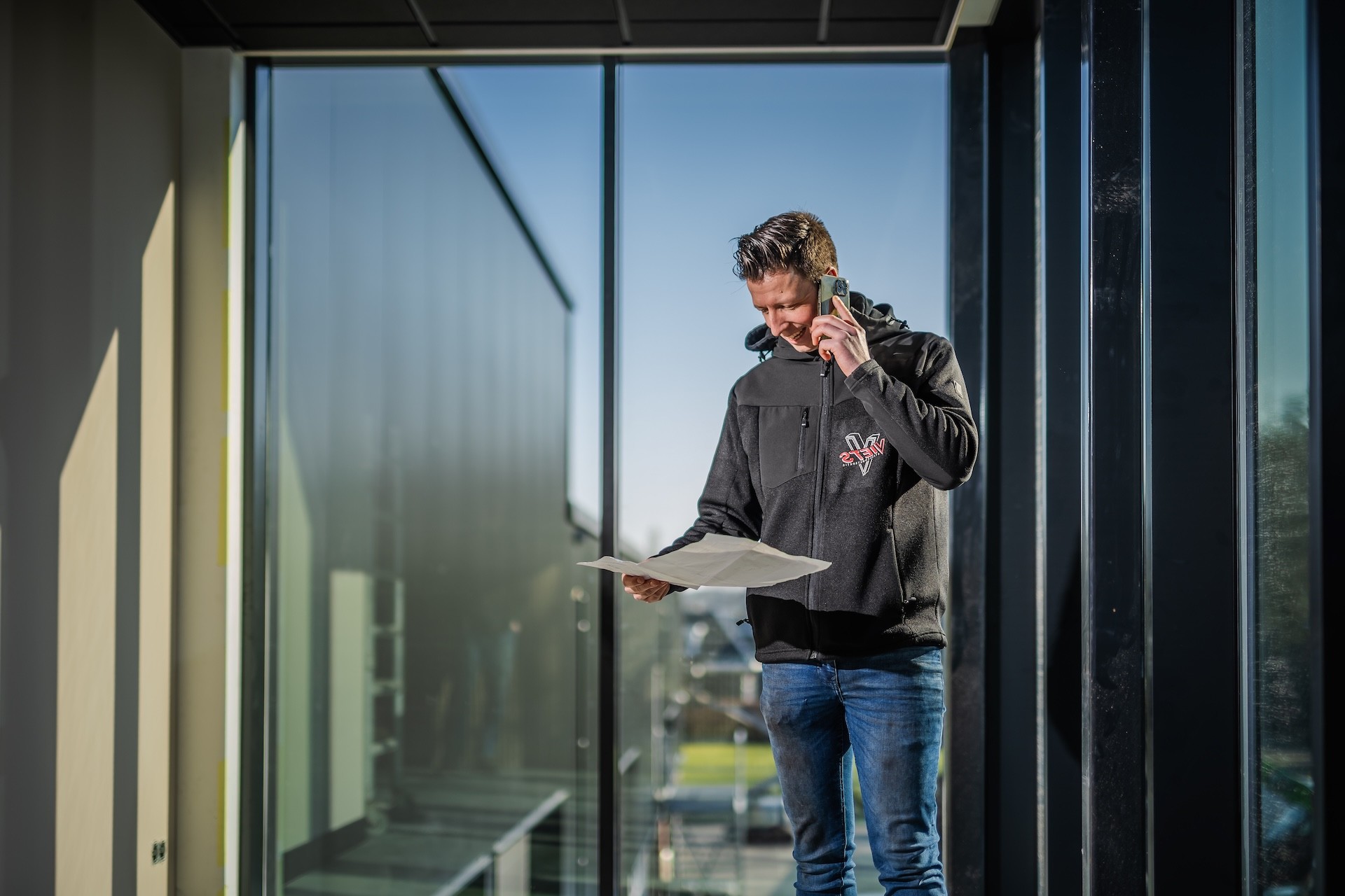 Personeel aan het belllen.