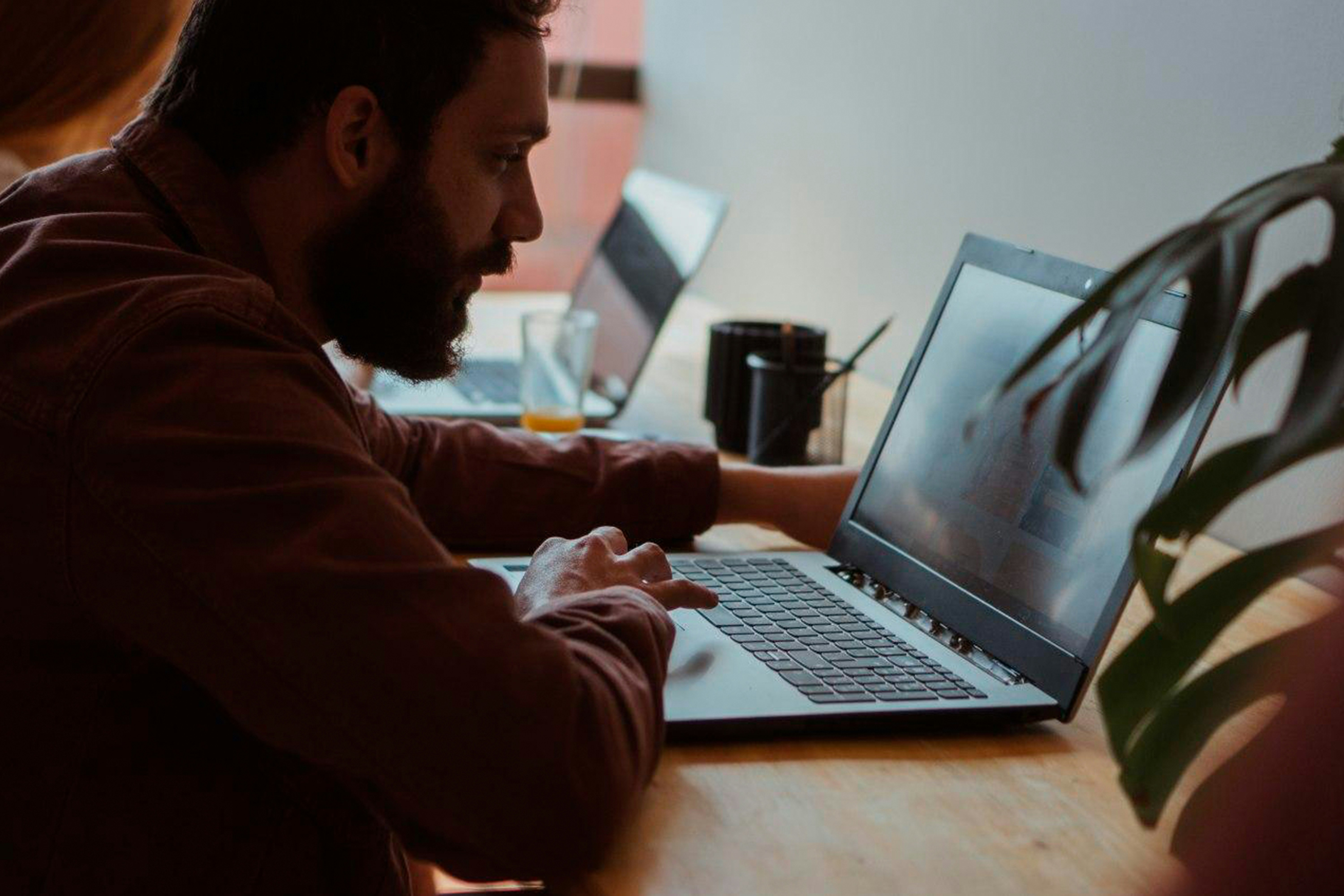 person of creative team emptying his inbox with gmail filter delete after x days