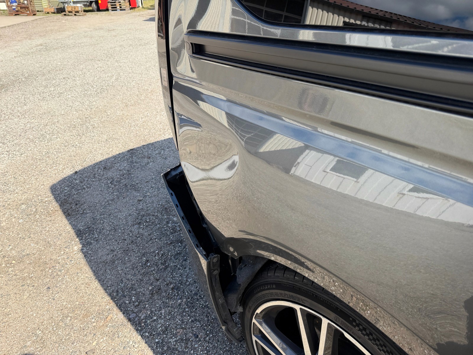 detail image of a damaged part of the grey caddy