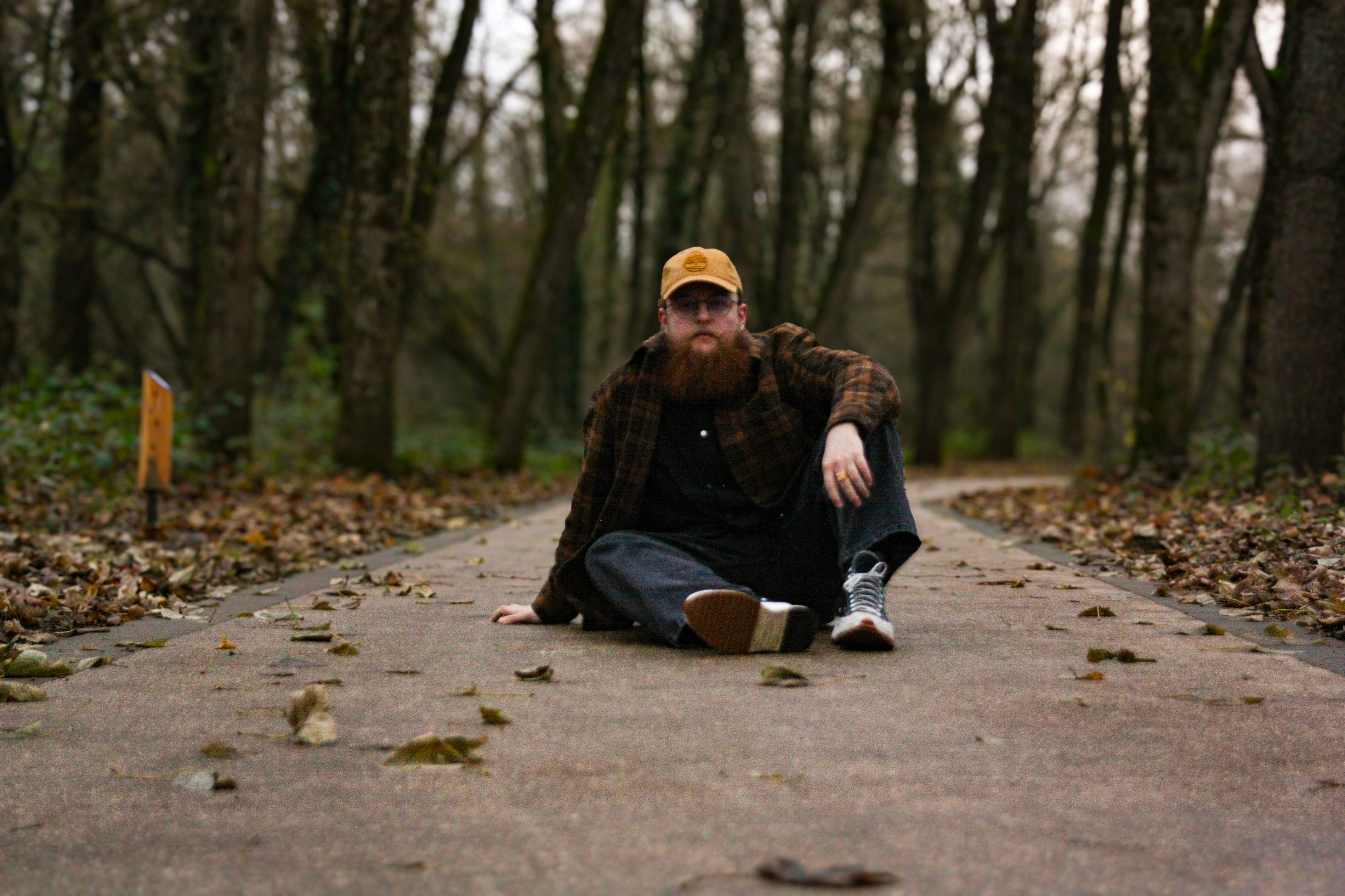 Un homme dans les bois
