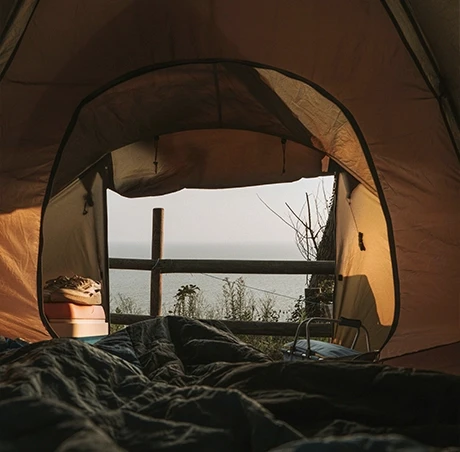 Intérieur tente de camping campagne