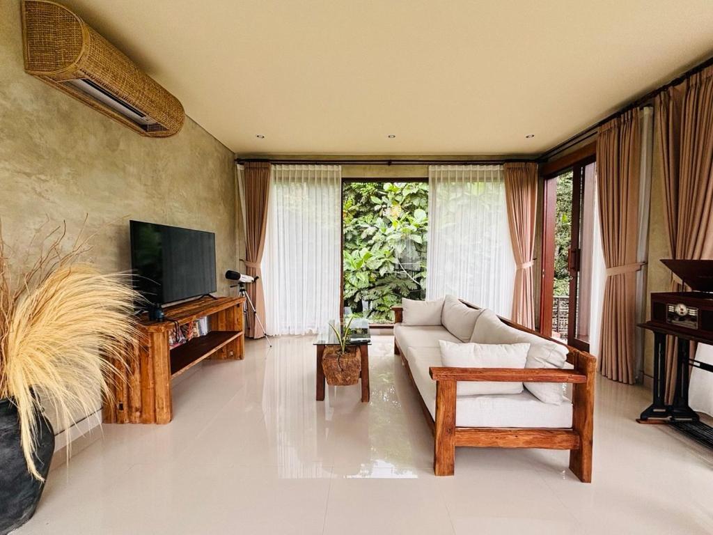 2-bedroom villa with rooftop and jungle views in Ubud