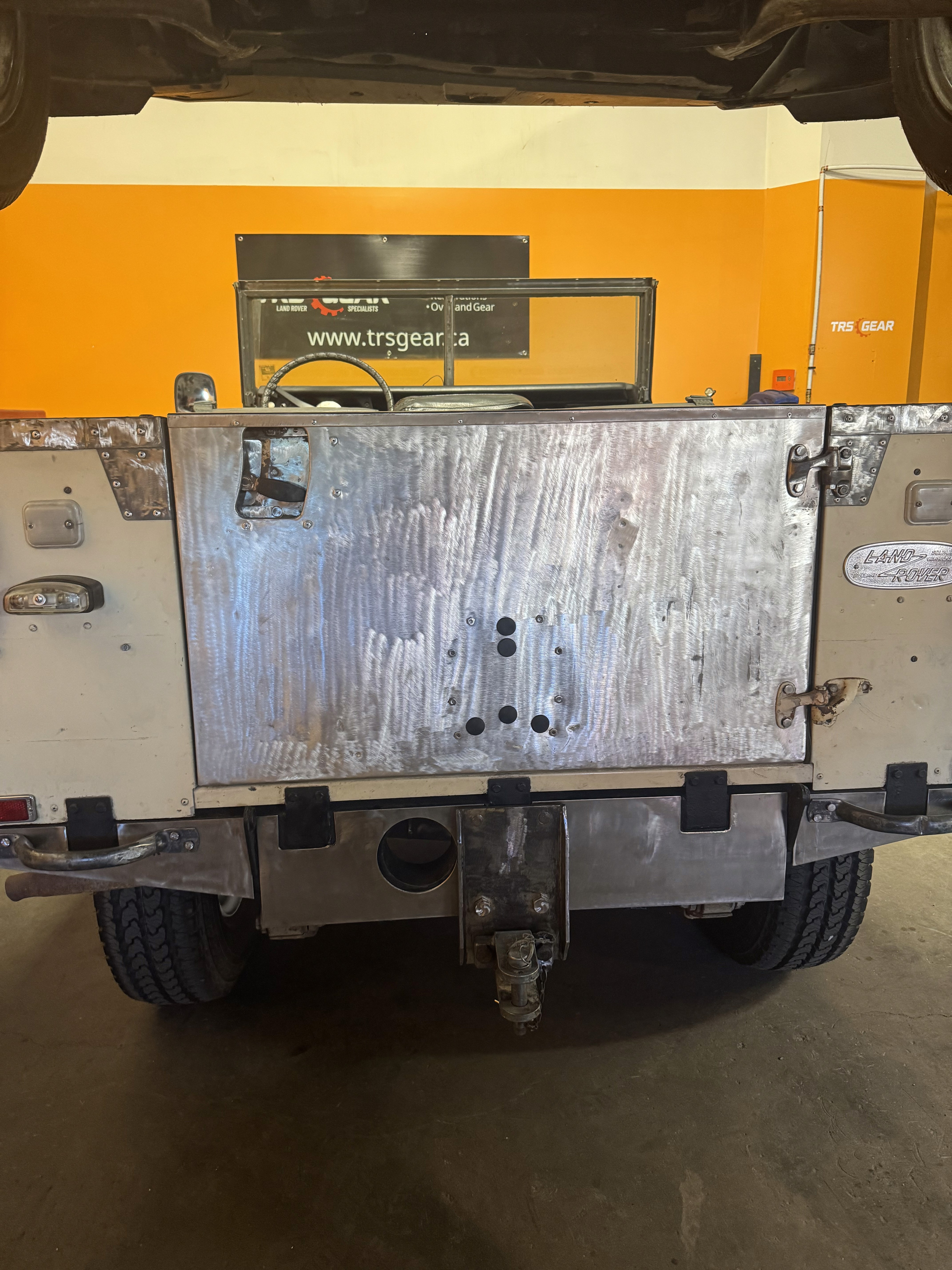 Land Rover Series III photo 9