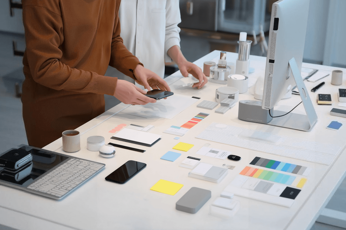 Design thinking and creative brainstorming process at Luut Stuudio agency.