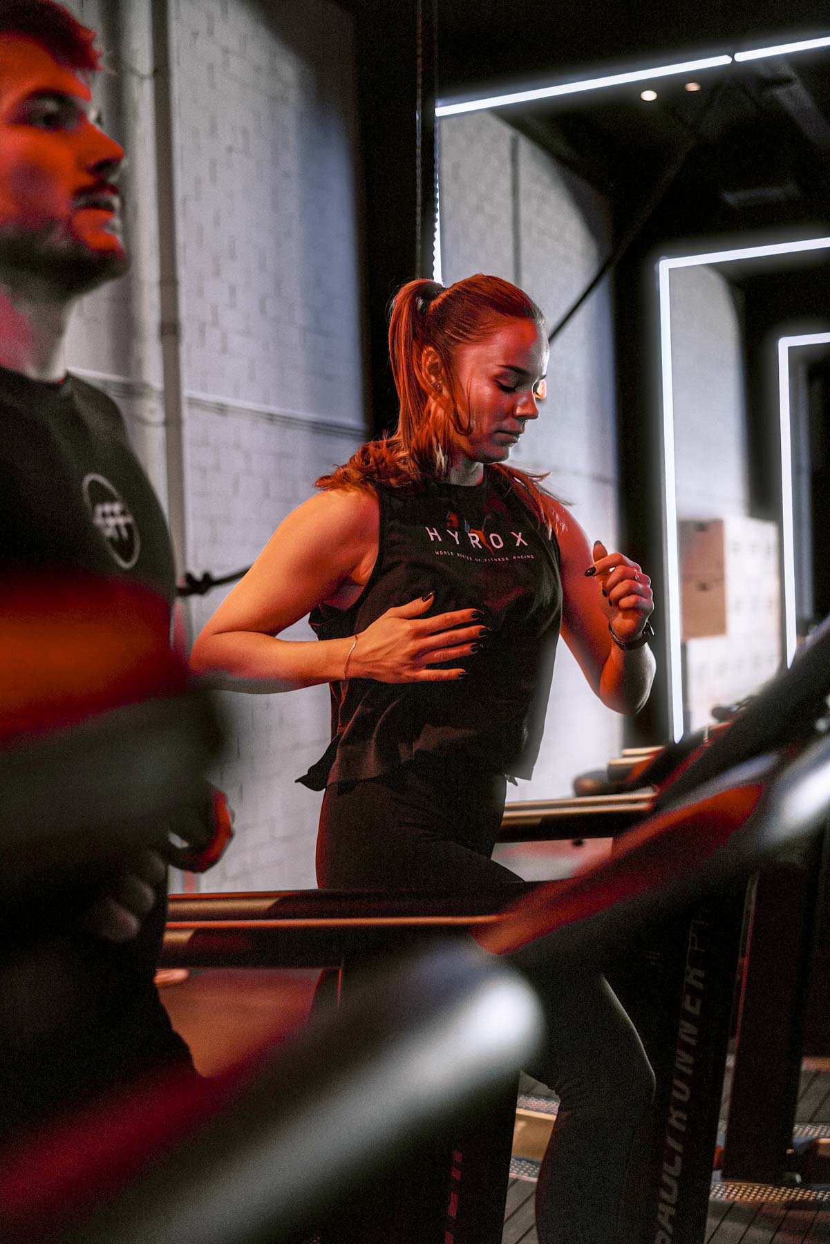 Hyrox-Training auf Assault Runner Laufbändern im Fitnessstudio The Factory Fulda.