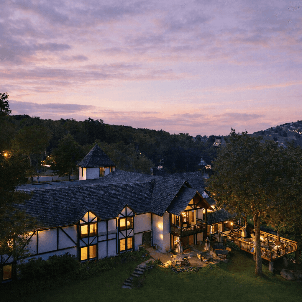 the alpen inn at sunset in beech mountain