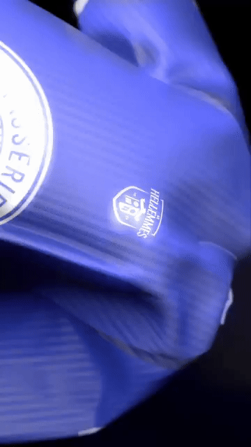 maillot de football flottant dans un studio photo - club du nord