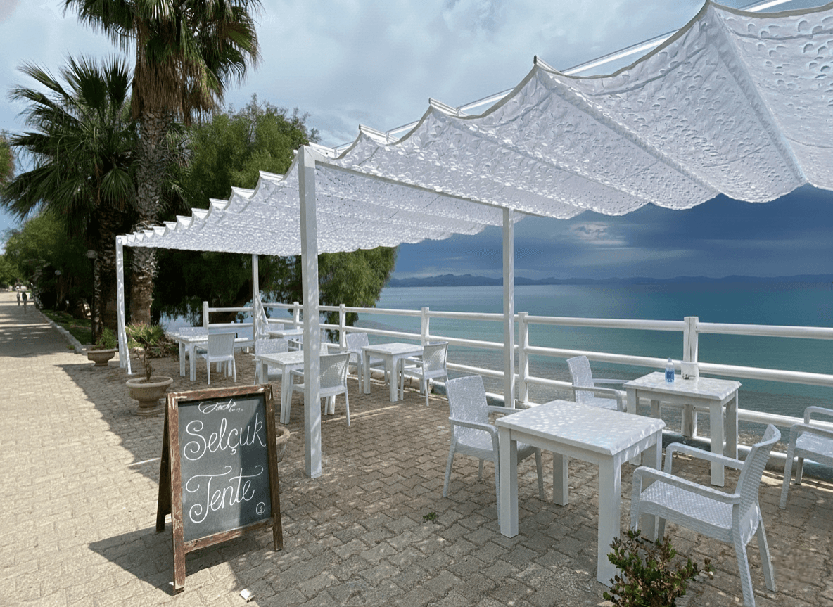 woman holding a phone and man looking at the phone. both are smiling