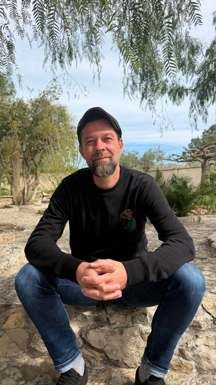 Christoph Karl Knoll, mental fitness coach, sitting outdoors in Barcelona