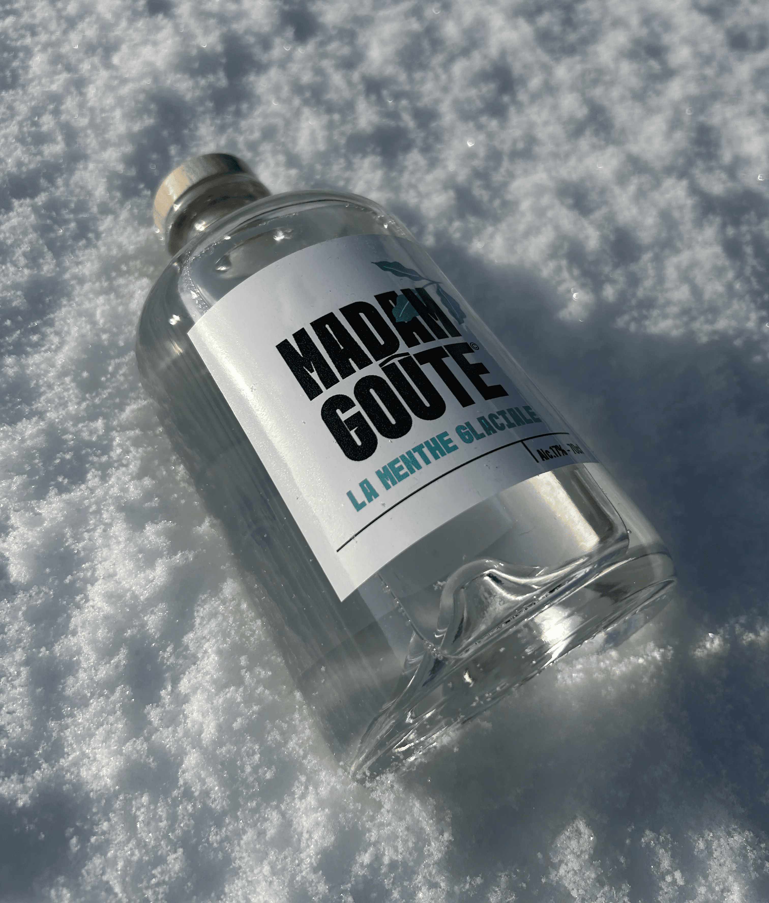 Bouteille madam goute menthe dans la neige