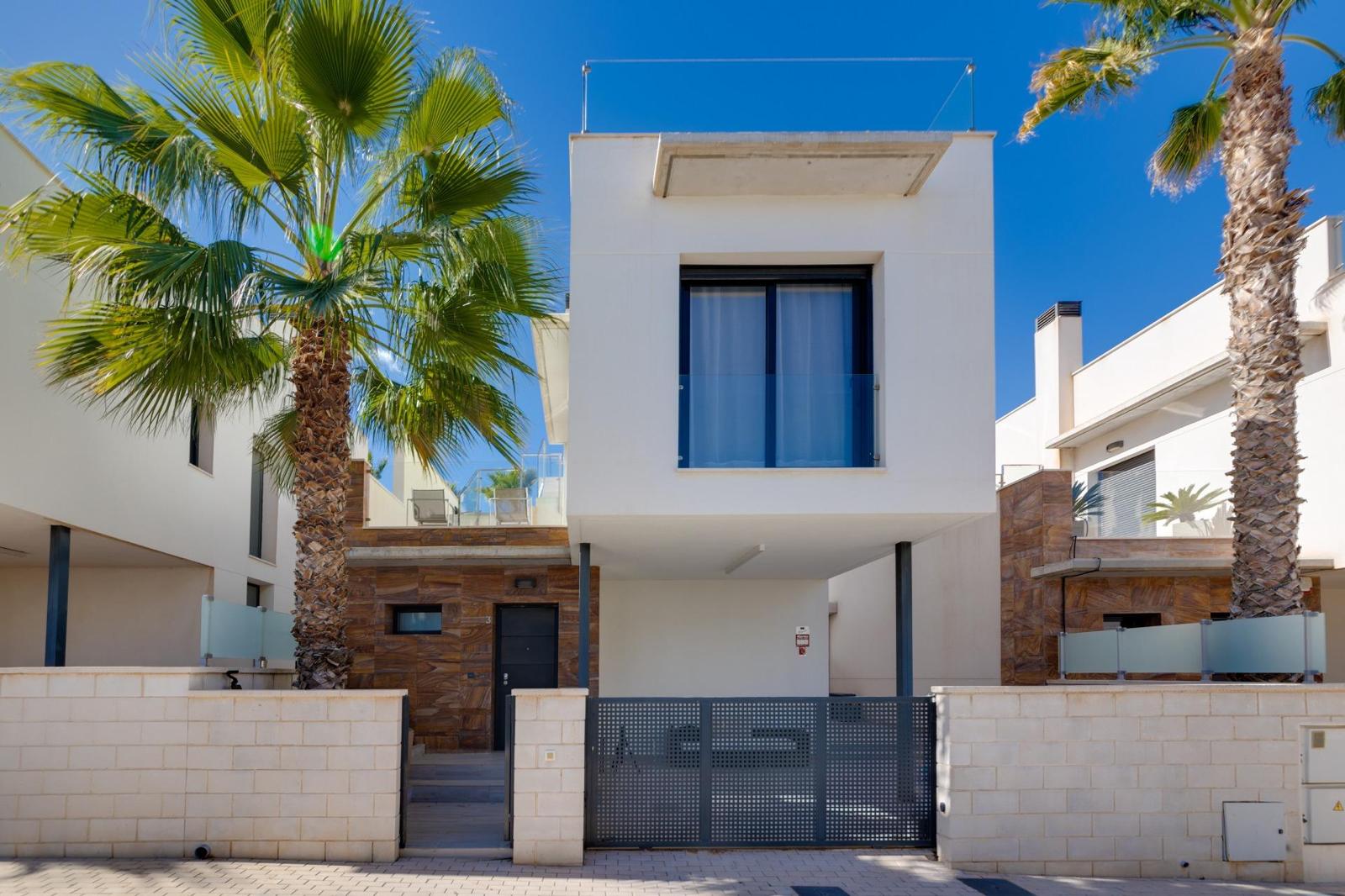 Commercial unit for sale in Lomas de Cabo Roig — 1