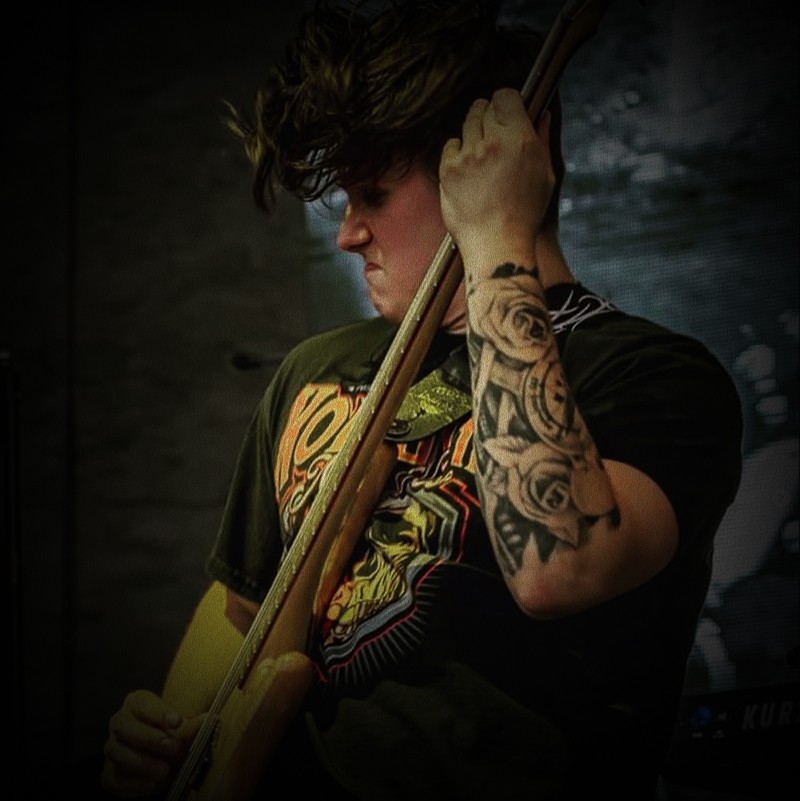 BU-FU band bass player with bass live