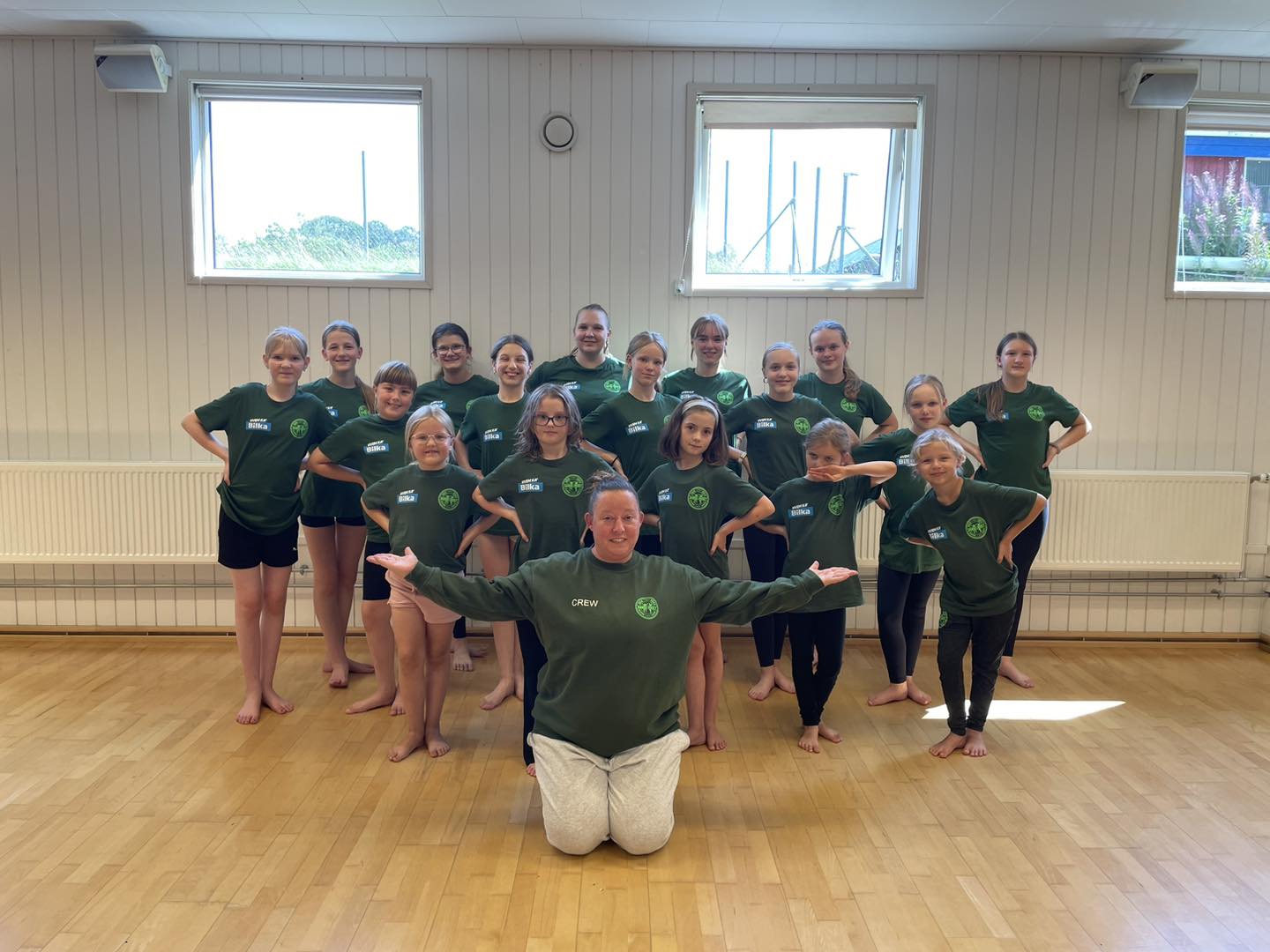 Billede af folk der danser