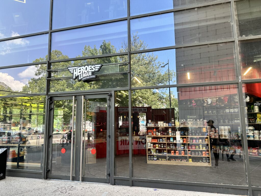 enseigne vue de l'extérieur