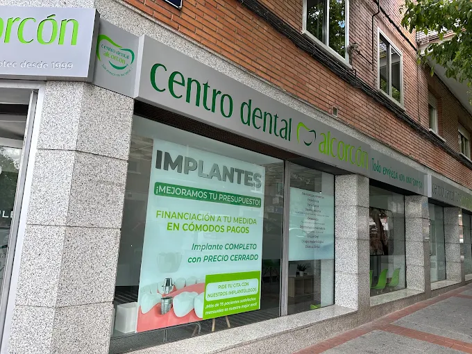 Fachada de la Clínica Centro Dental Alcorcón