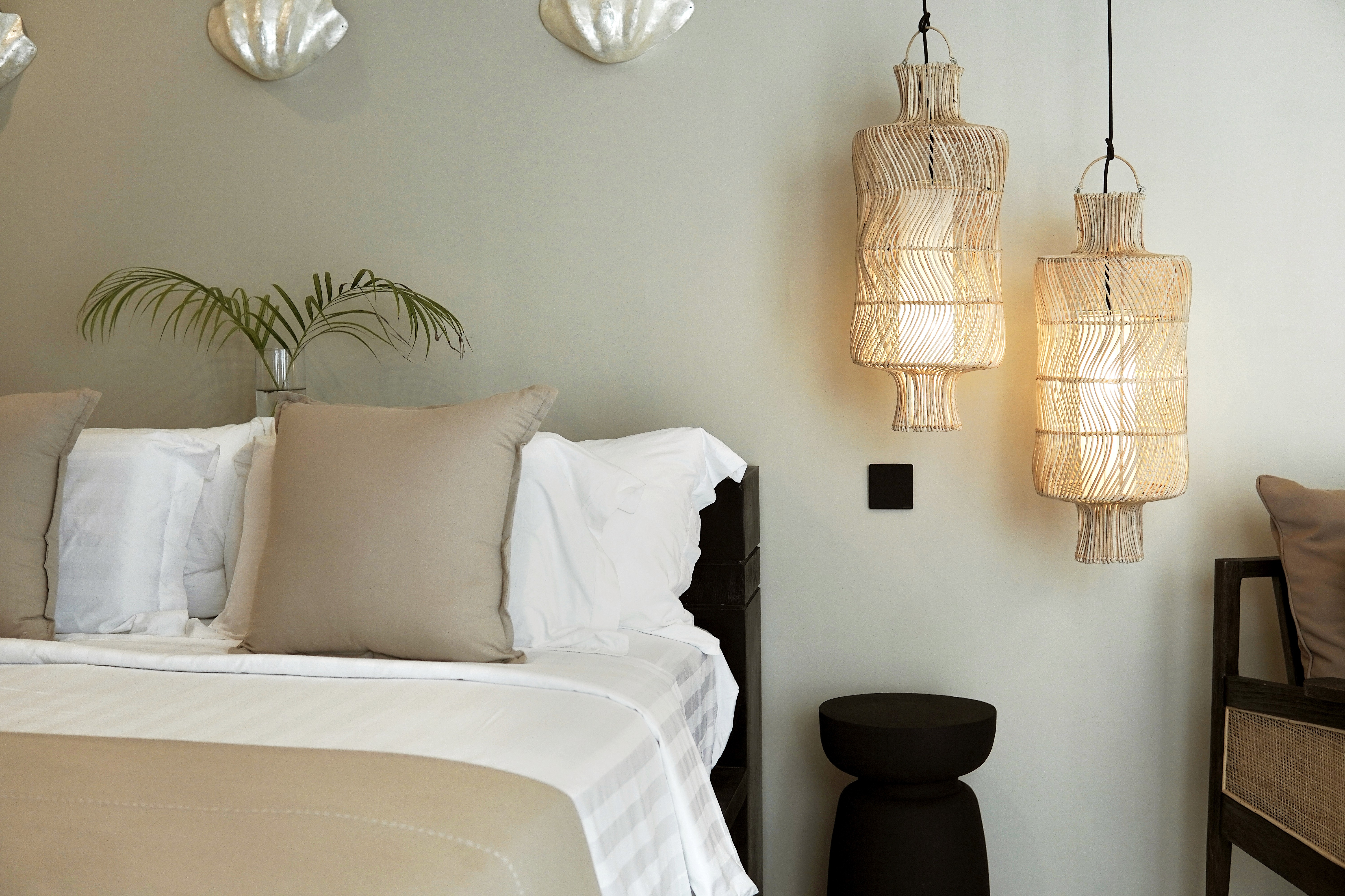 indiana-kenanga-premium-room-anaya-king-bed-handcrafted-lighting-bali