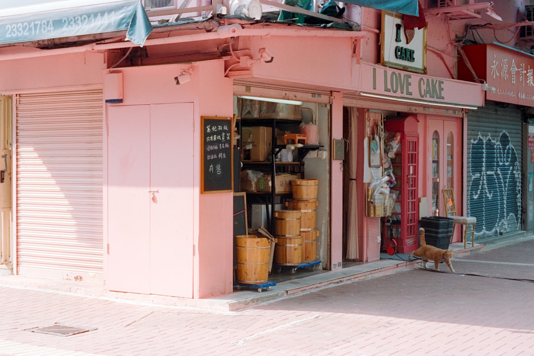A pink storefront with "i love cake" sign