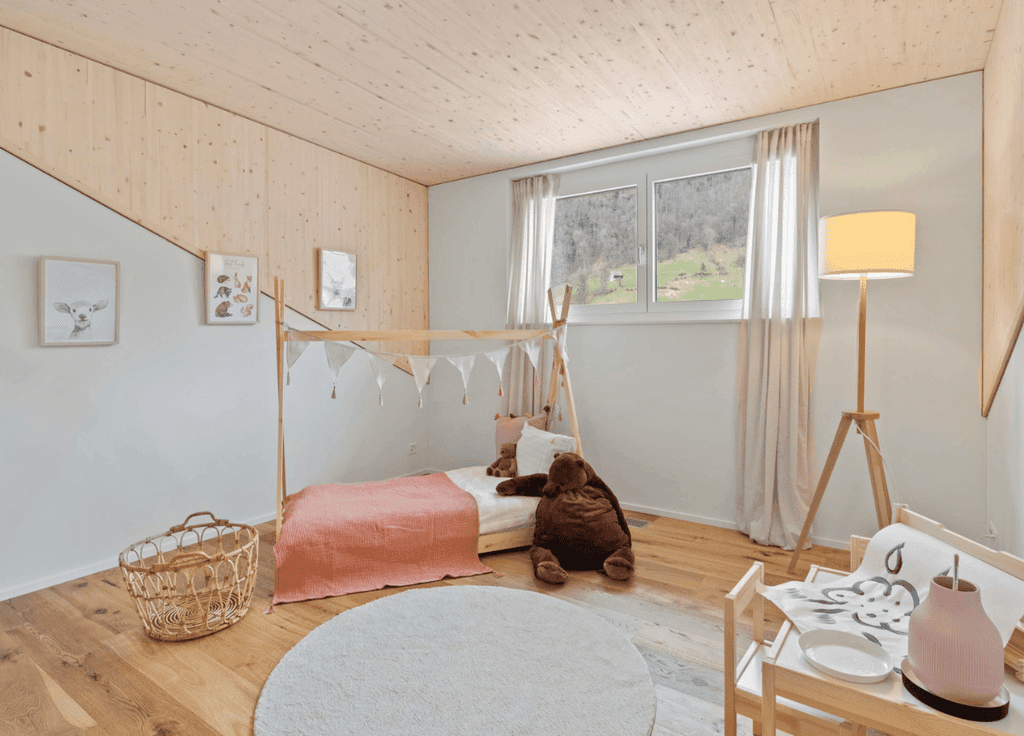 Kinderzimmer – Kreativ inszeniert dank Home Staging Erfahrungen: Die Home Staging Erfahrungen sorgen in diesem Kinderzimmer für eine liebevoll gestaltete Umgebung, die Funktionalität und Spielraum perfekt vereint.