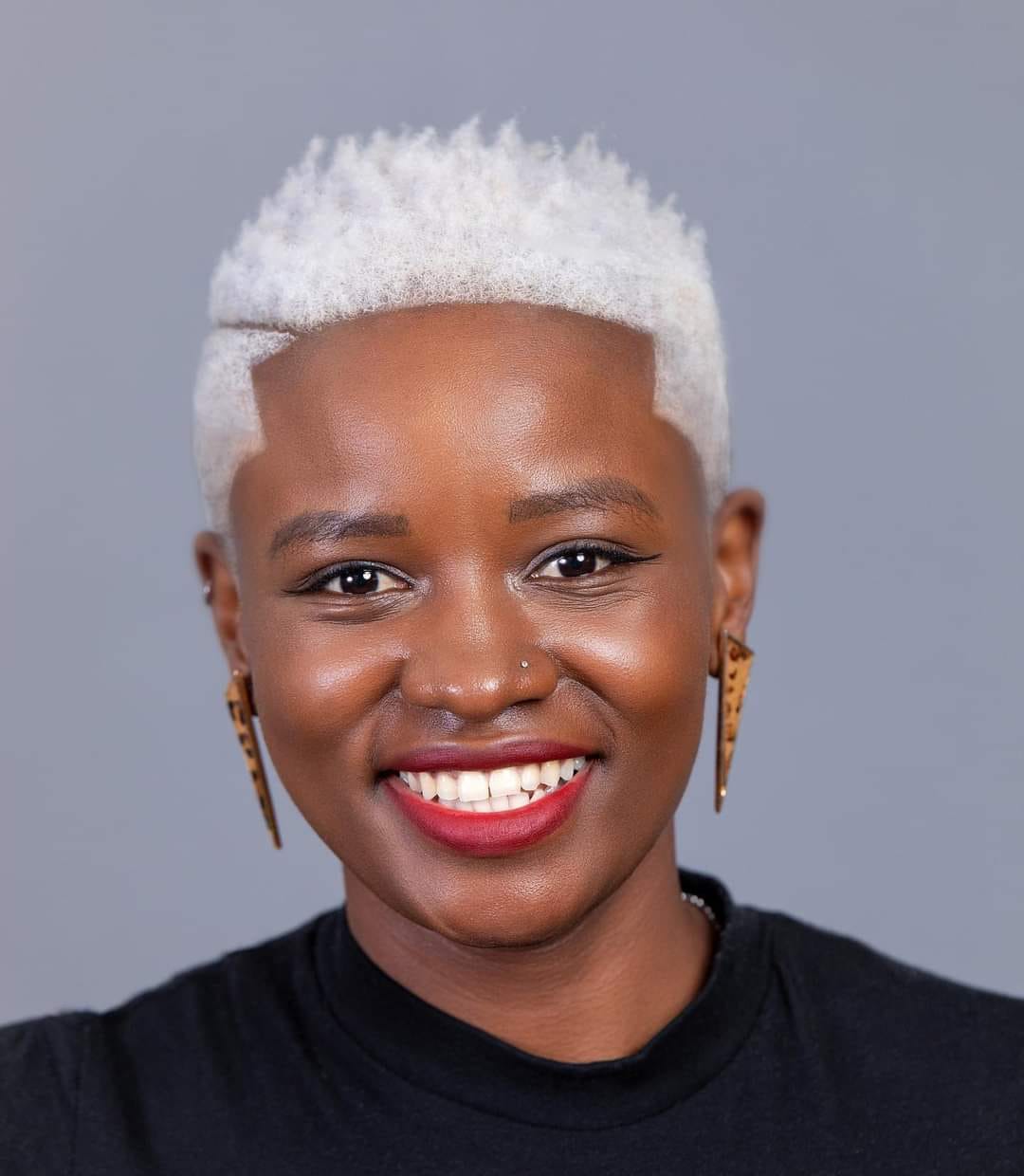 A lady that got a dye cut at the diamond standard