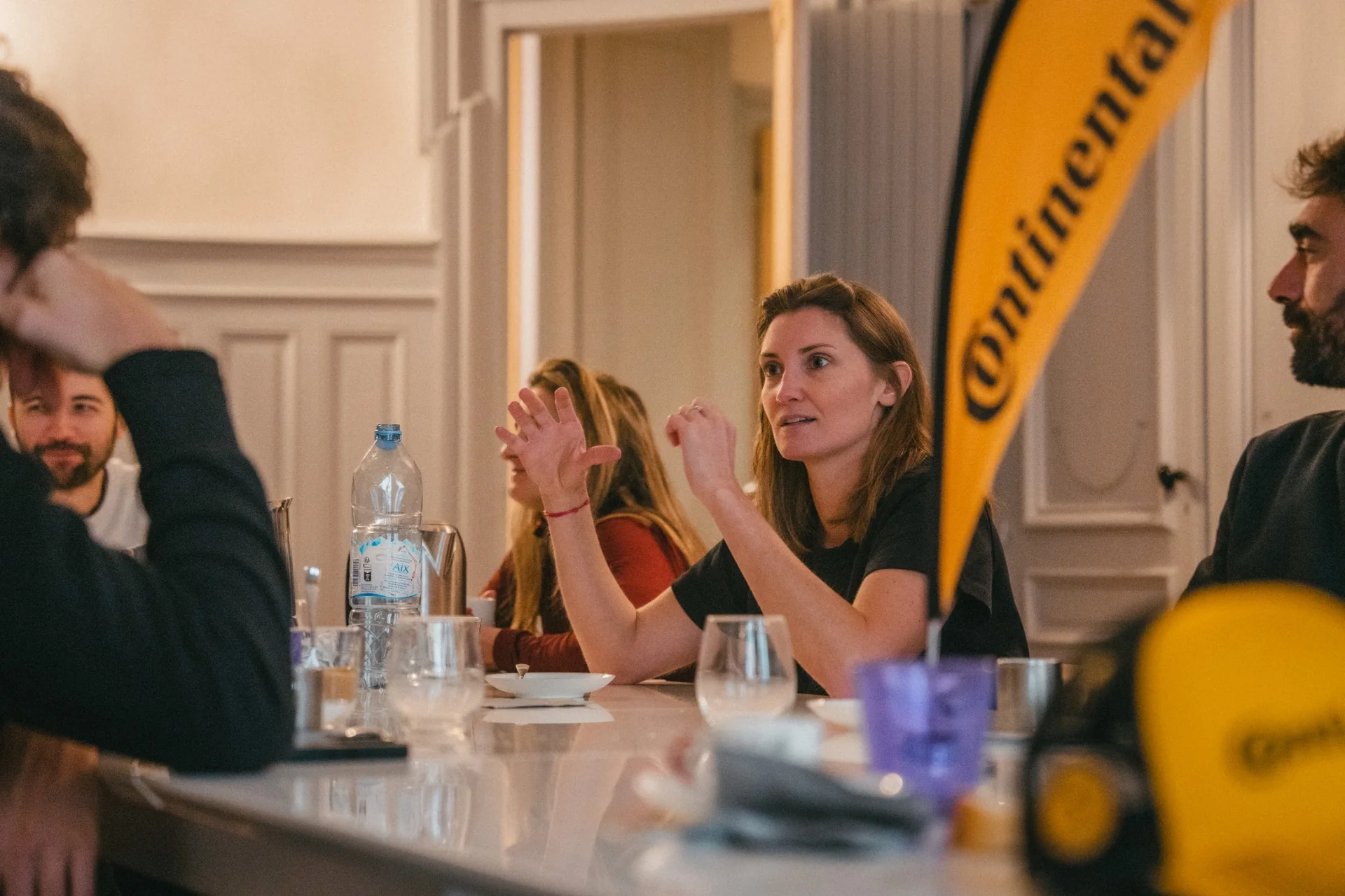Outdoor Perspectives and Continental team during the SaintéLyon briefing in front of the course map