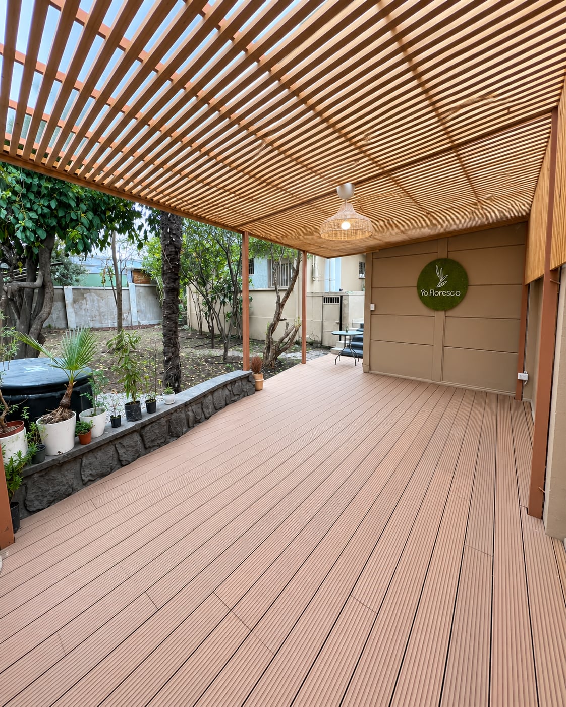 Espacio exterior de Yo Floresco para talleres, eventos y experiencias de bienestar.