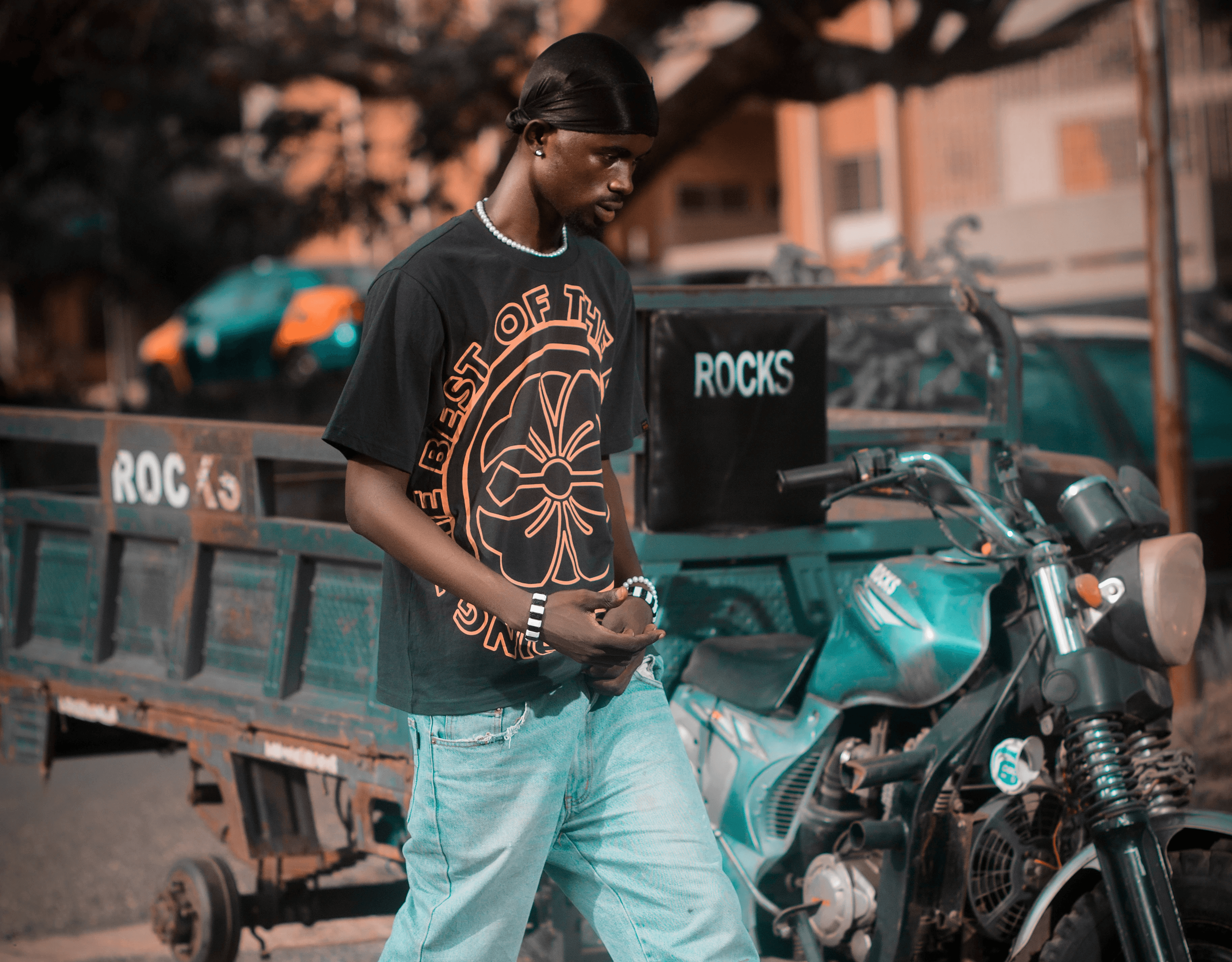 artist holding a chain