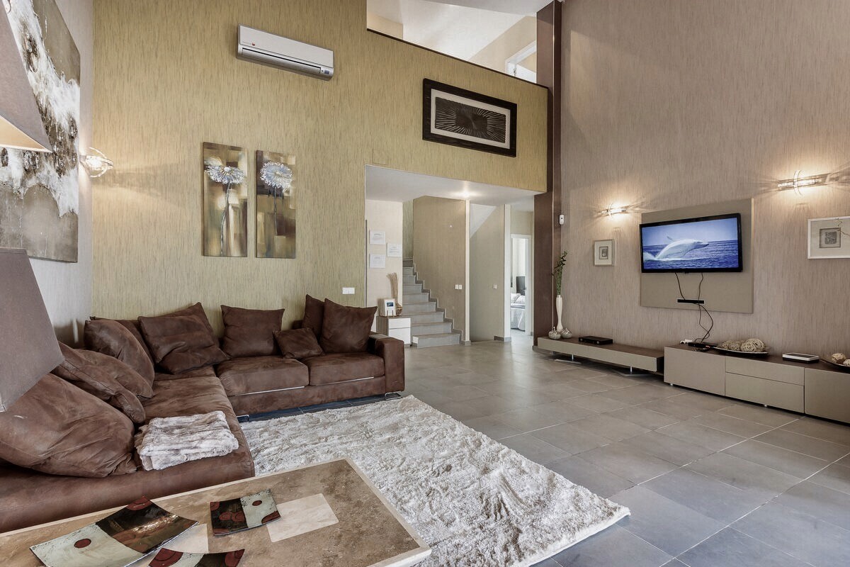 White Whale Photo 13