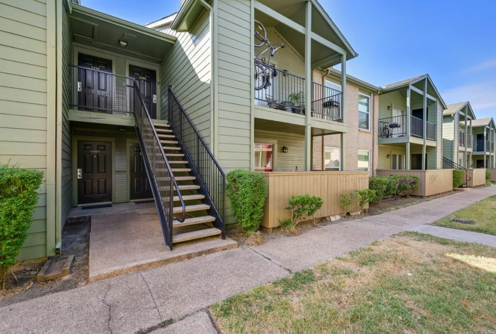 Reserve at Westwood — 708-unit multifamily community in Houston, TX; managed by Savoy Residential.