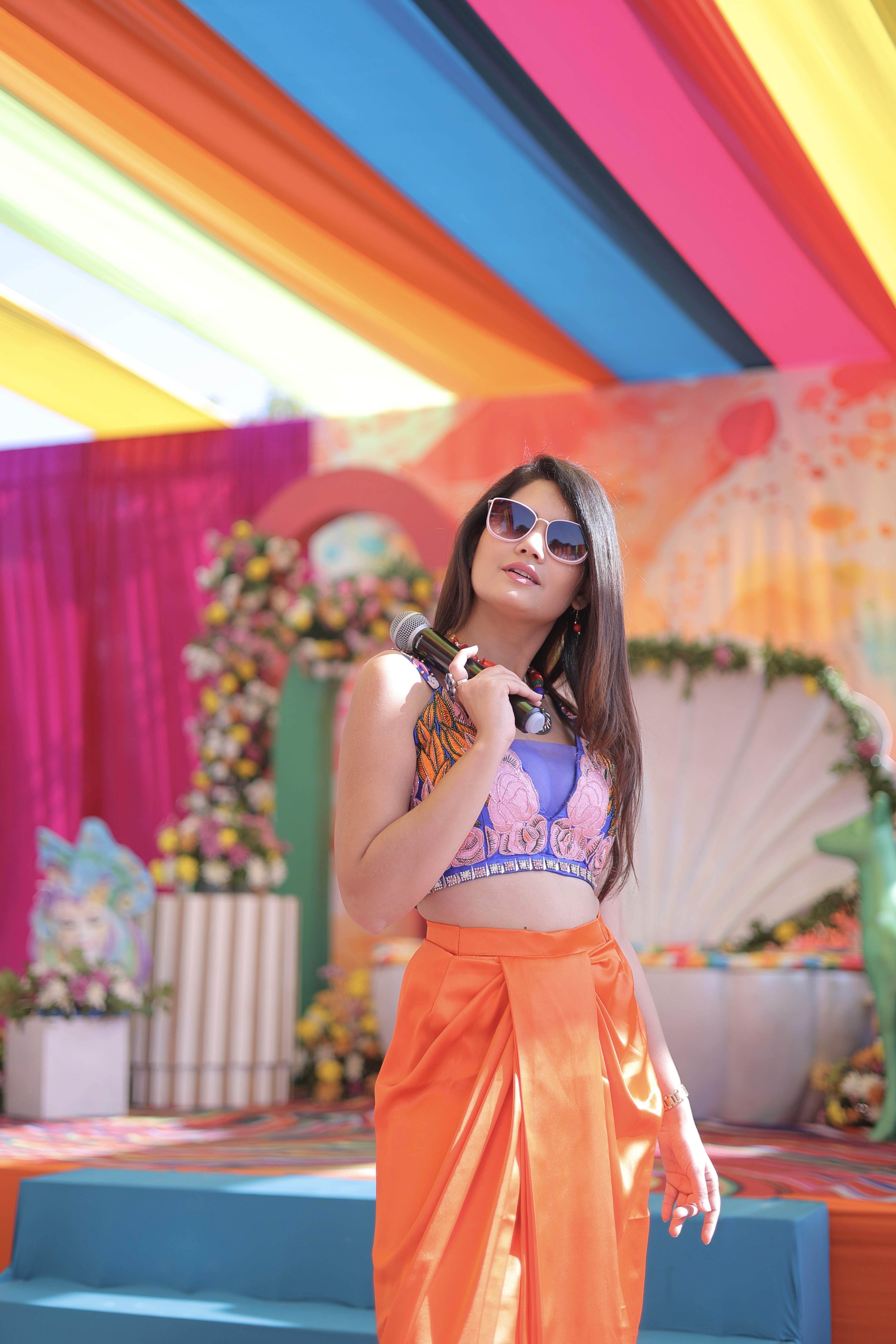 Anchor Almas Khan hosting the Haldi ceremony