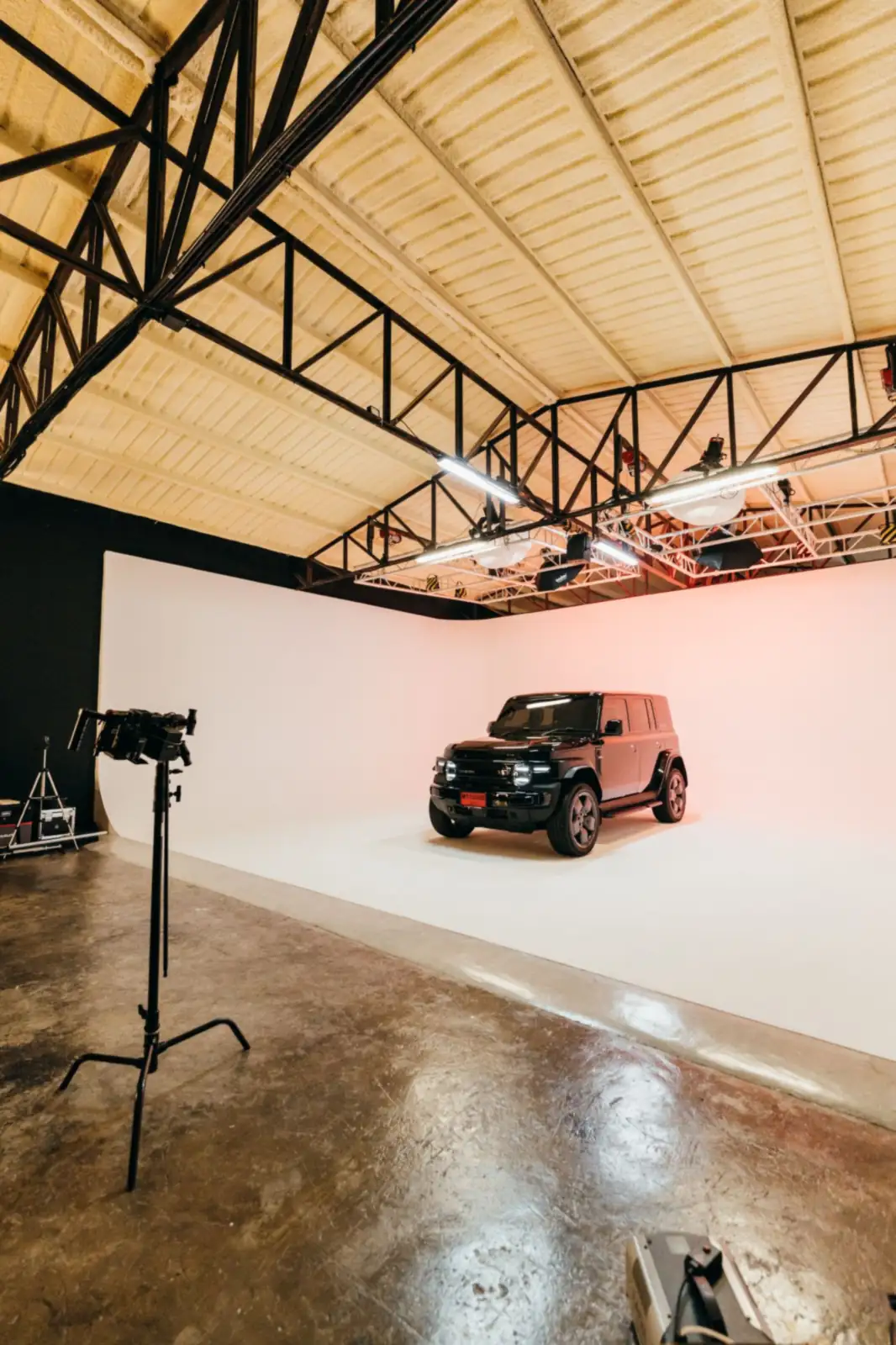 Chery V23 on the large white cyclorama in Studio 150 under the overhead lighting trusses
