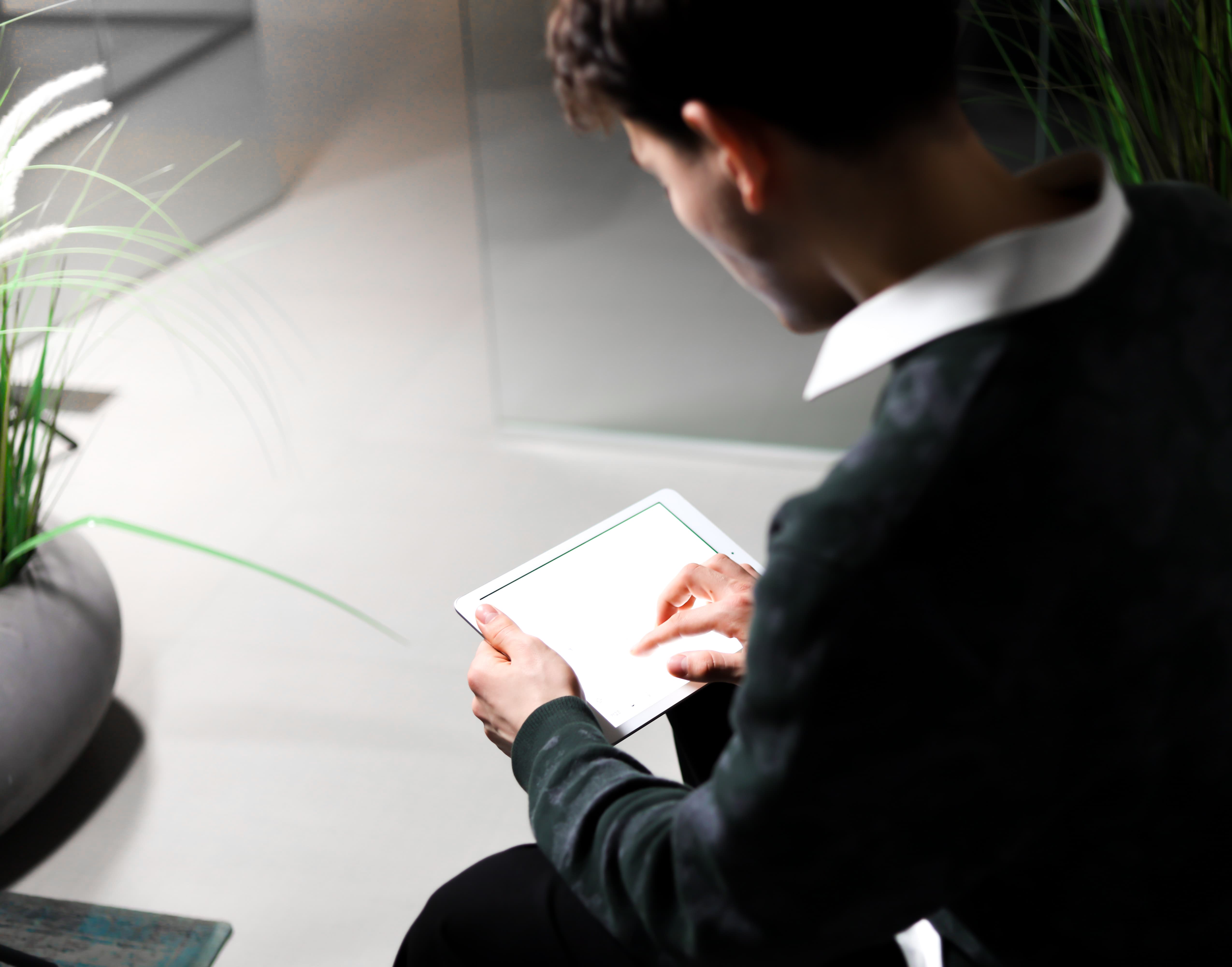 Patient sitzt im Wartezimmer