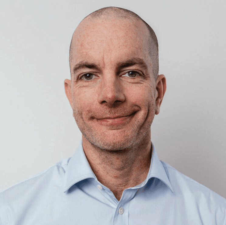 woman on focus photography