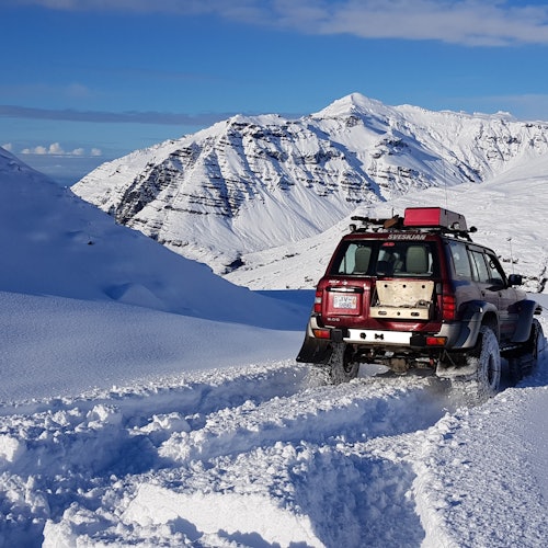 One of our Super Jeeps, "Sveskjan" Nissan Patrol 44" tires.