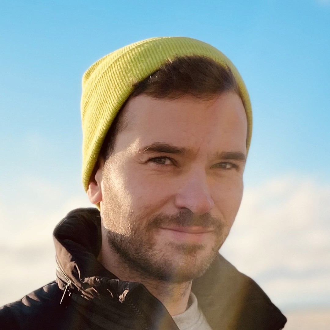 Portrait of Daniel Hayes, founder of EarlyBird.