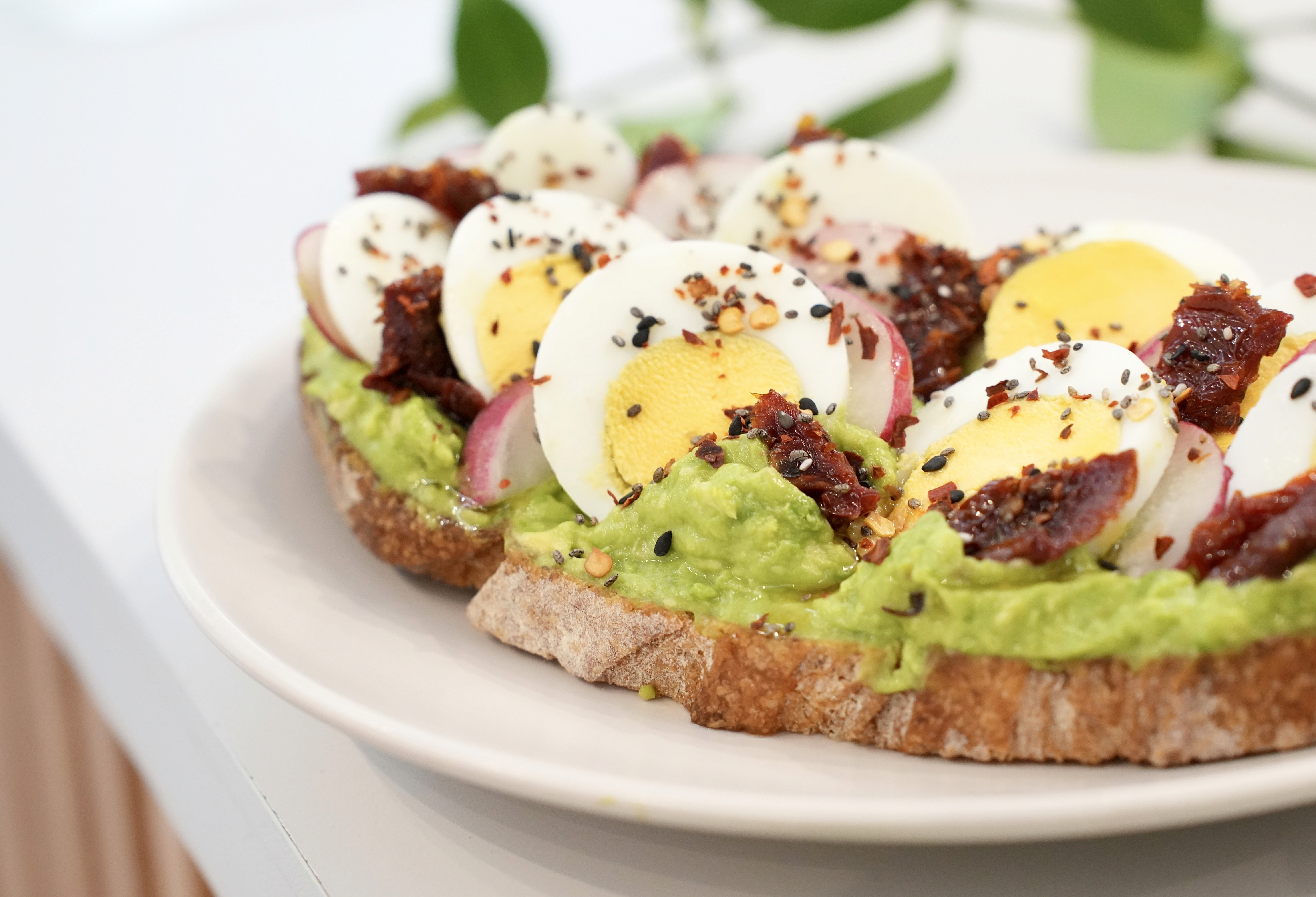 Grilled halloumi & quinoa bowl