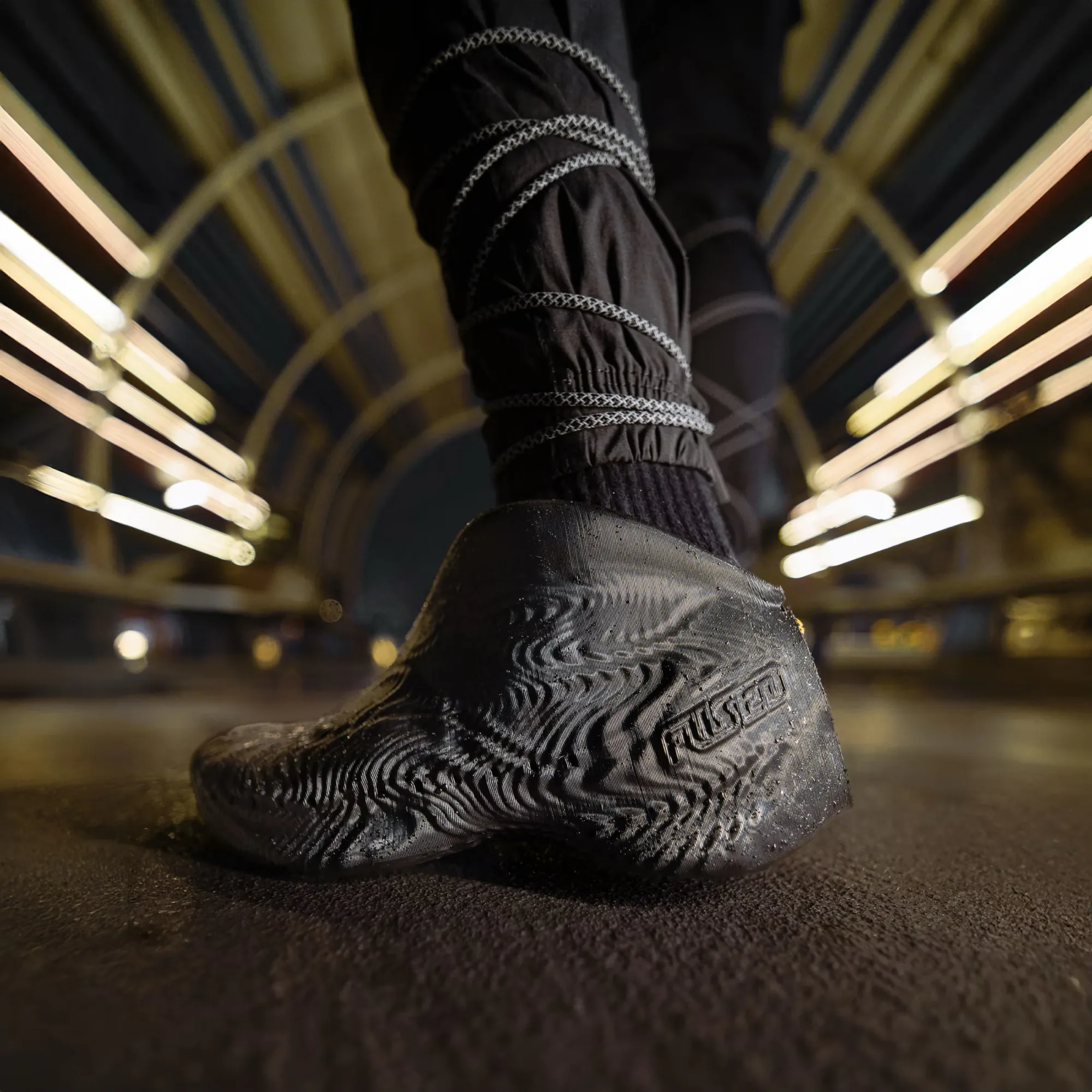 Fused Footwear — project image 02 by Roman Olinchuk. 香港攝影、創意影像及視覺敘事作品。