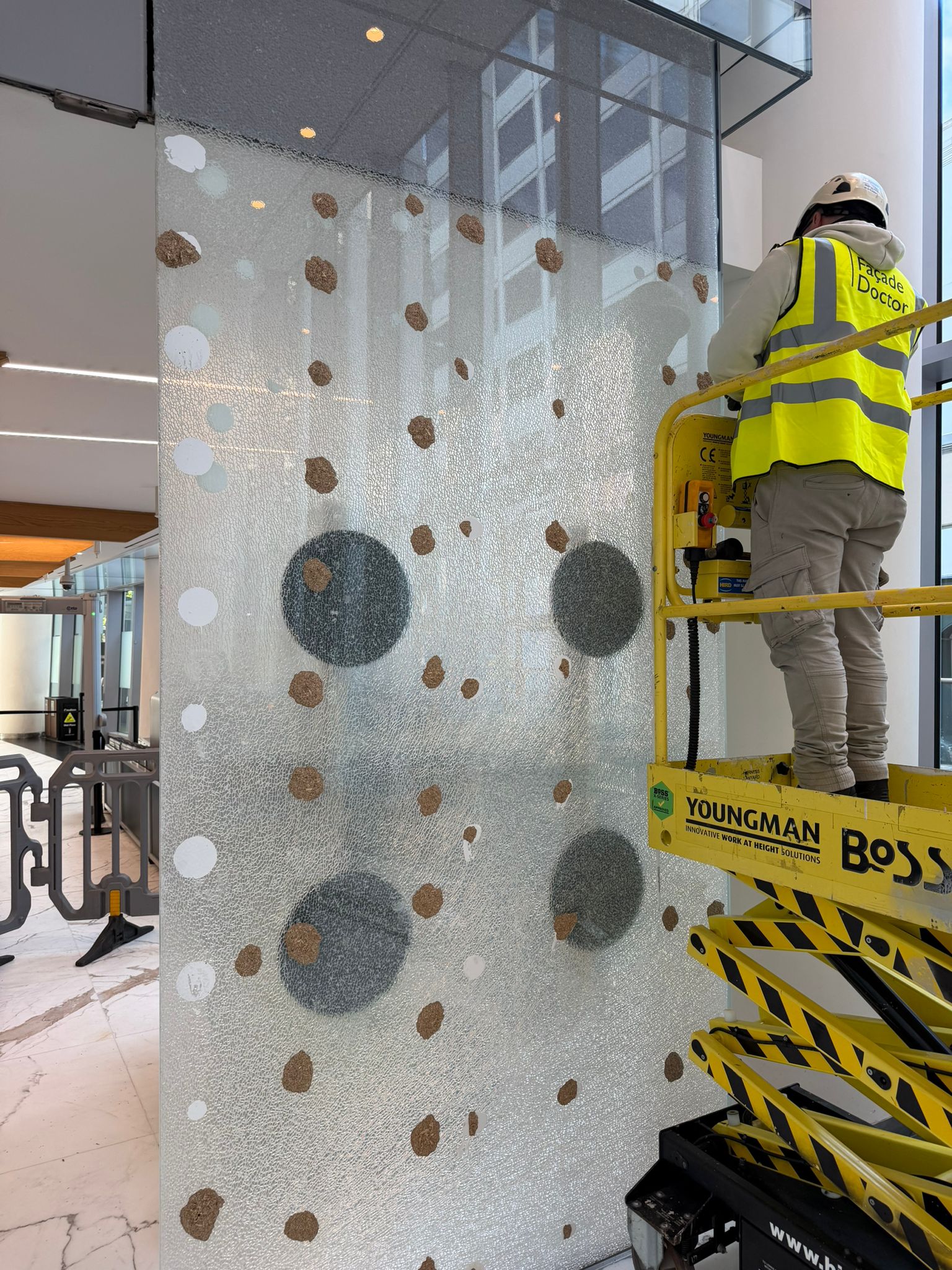 Operative working beside a damaged glass panel