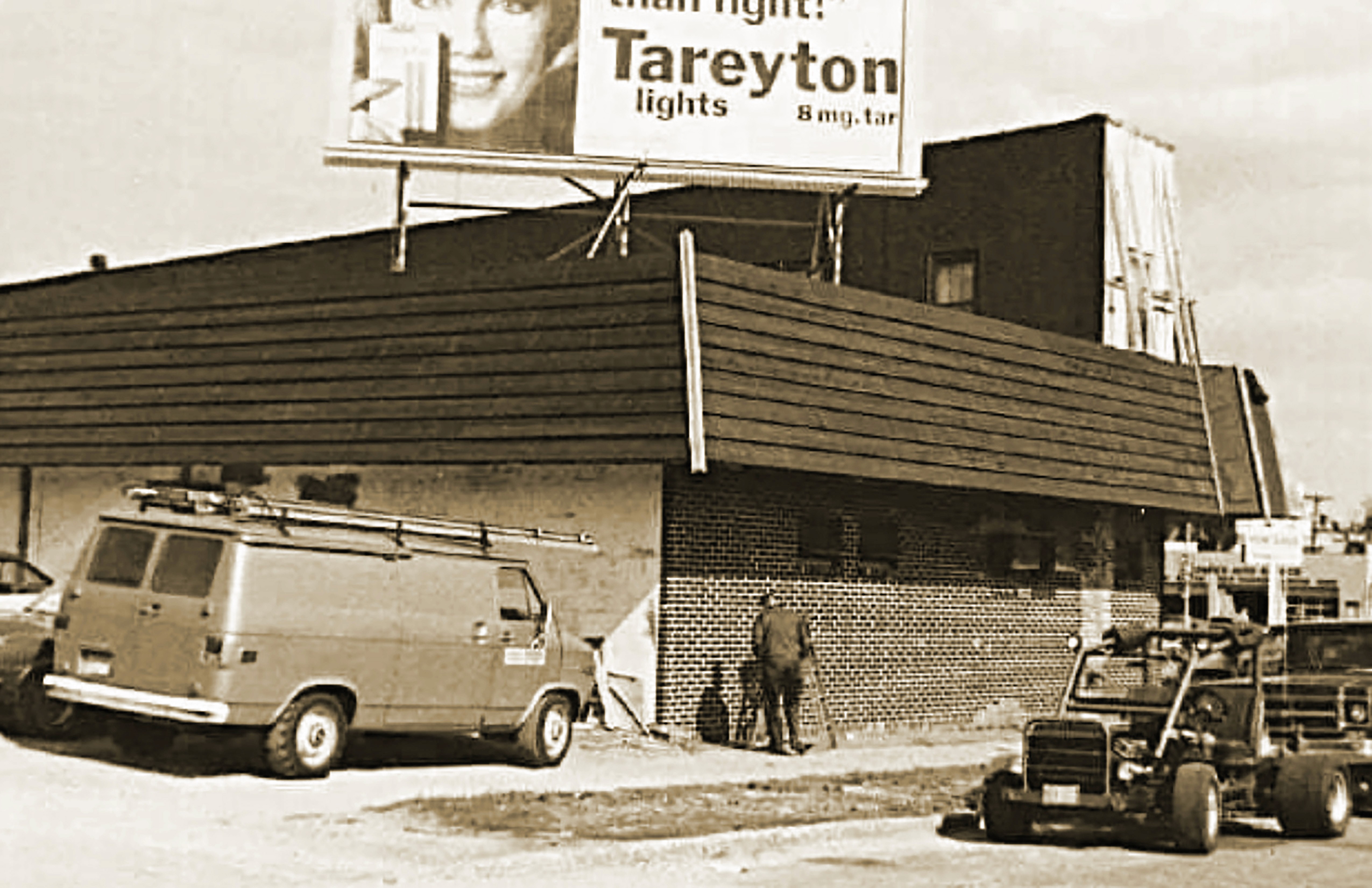 an old photo of degidios showing the exterior