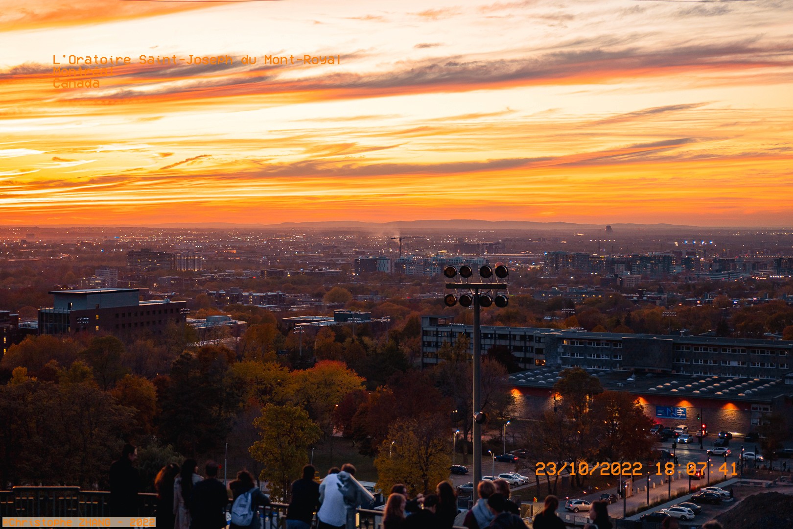 Vue panoramique de Montréal au coucher du soleil depuis l'Oratoire Saint-Joseph.
