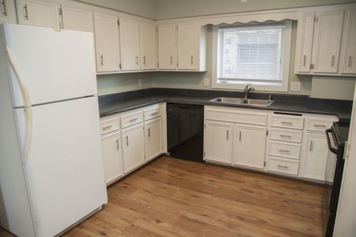 Photo 11 of 705 Main, Ridgeway