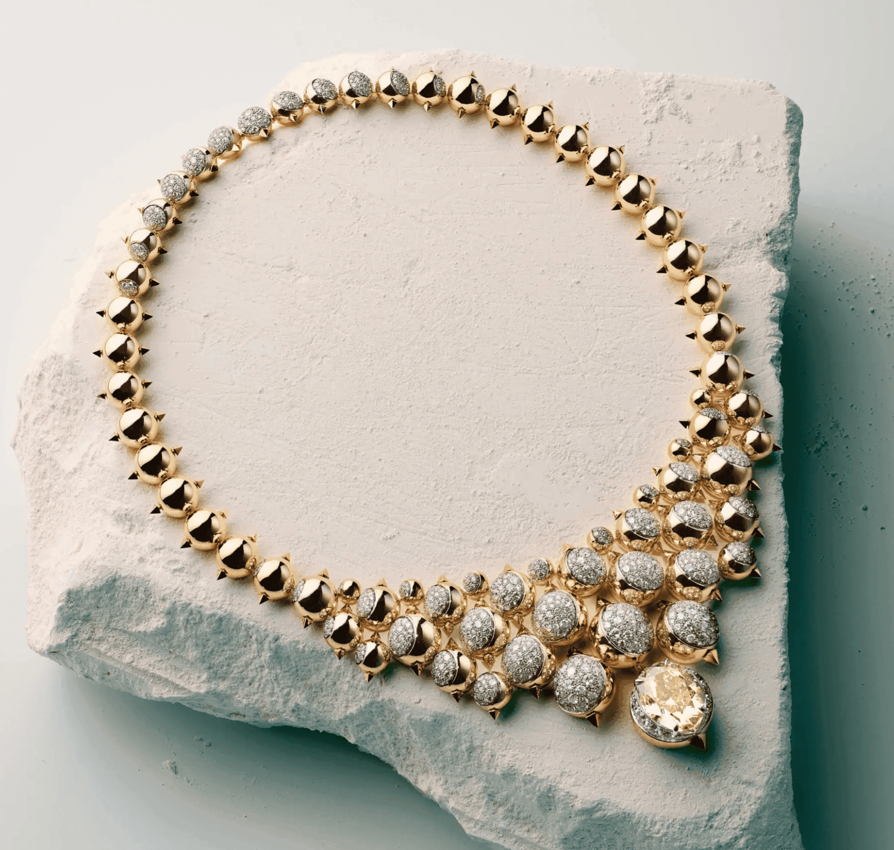 Necklace gold sphere yellow diamond