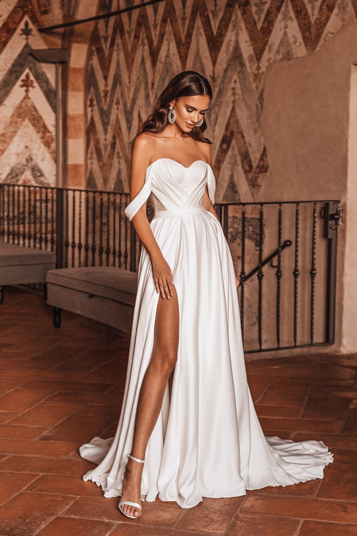 Brautkleid ohne Spitze aus hochwertigem Crêpe