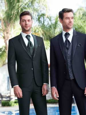 Vőlegények öltönyben